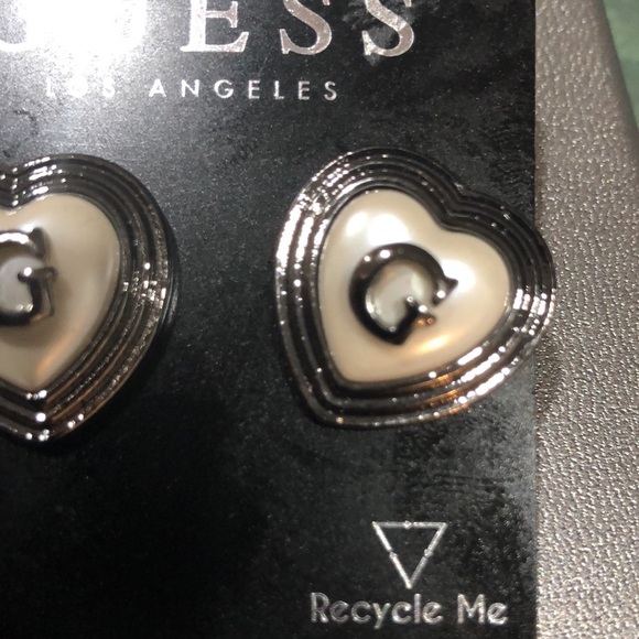 Guess silver‎ heart shaped faux pearl inset G monogram stud earrings brand new - Picture 2 of 7